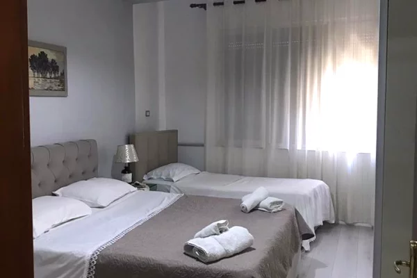 Shtepi me qera 1+1 ne Tirane - 60,000 Leke