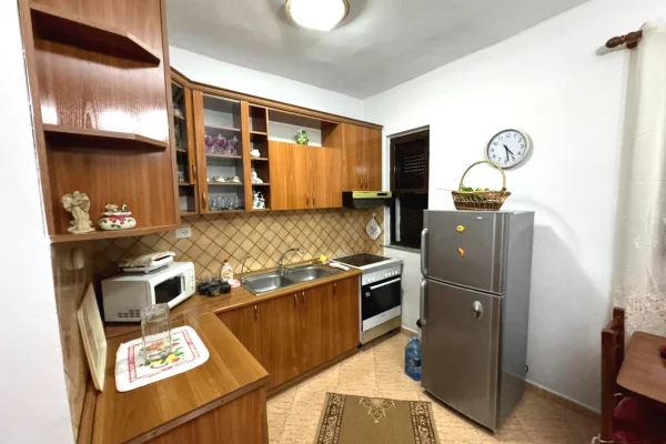 Shtepi me qera 2+1 ne Tirane - 52,000 Leke