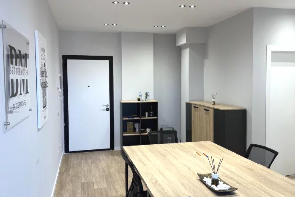 Ambient biznesi me qera 3+1 ne Tirane - 700 Euro