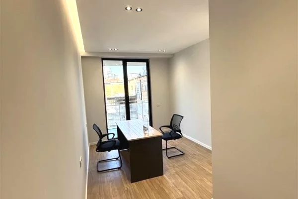 Ambient biznesi me qera 3+1 ne Tirane - 700 Euro