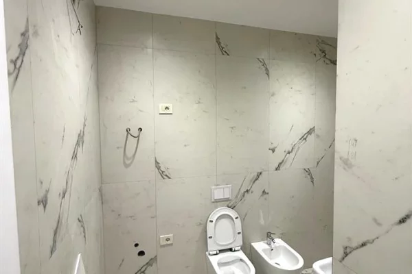 Rr.Mine Peza,Golden Tower Rezidence,jepet me qera ambient biznesi per zyra1+1,bosh 700Euro(Neto ) 