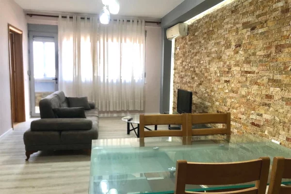 Shtepi me qera 2+1 ne Tirane - 650 Euro