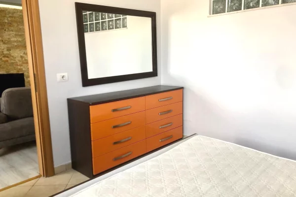 Shtepi me qera Apartament ne Tirane, 2+1, Mobilimi E mobiluar, Pagesa 650  Euro.