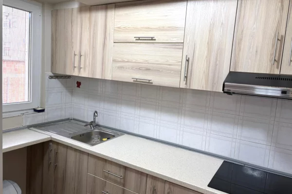 Shtepi me qera 2+1 ne Tirane - 60,000 Leke