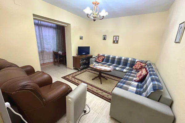 🏢Tek Shkolla e Baletit jepet me qera apartament2+1,i mobiluar.500 Euro