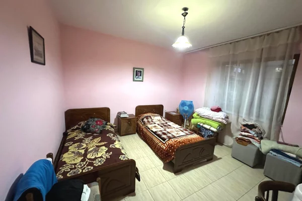 Shtepi me qera Apartament ne Tirane, 2+1, Mobilimi E mobiluar, Pagesa 500  Euro.