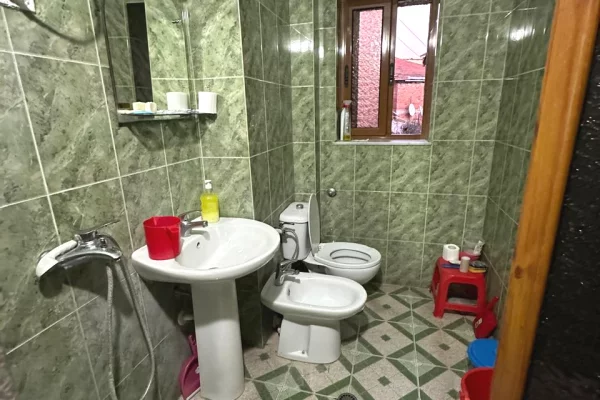 Shtepi me qera Apartament ne Tirane, 2+1, Mobilimi E mobiluar, Pagesa 500  Euro.