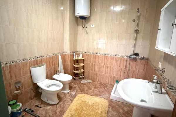 Shtepi me qera Apartament ne Tirane, 2+1, Mobilimi E mobiluar, Pagesa 600  Euro.