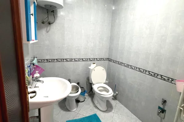 Shtepi me qera Apartament ne Tirane, 2+1, Mobilimi E mobiluar, Pagesa 600  Euro.