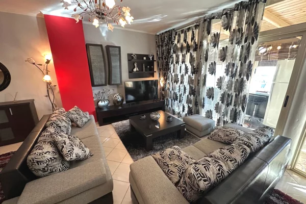 Shtepi me qera 2+1 ne Tirane - 700 Euro