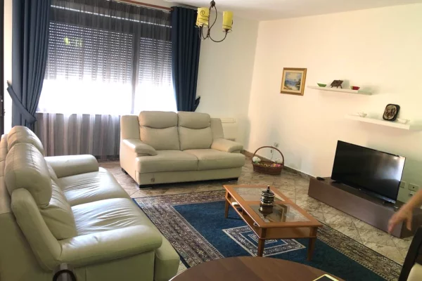 Shtepi me qera 3+1 ne Tirane - 900 Euro