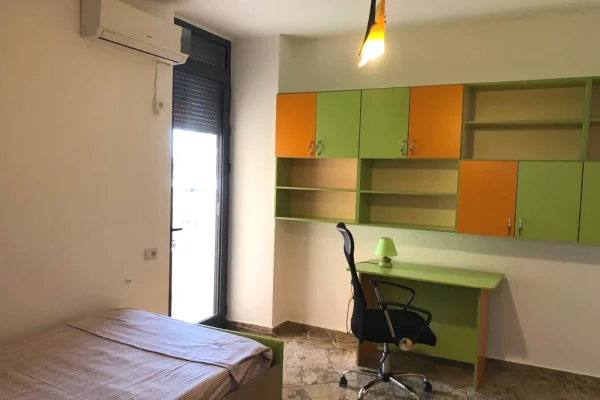 Shtepi me qera Apartament ne Tirane, 3+1, Mobilimi E mobiluar, Pagesa 900  Euro.