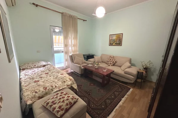 Shtepi me qera Vila Luksoze ne Tirane, 3+1, Mobilimi E mobiluar, Pagesa 700  Euro.