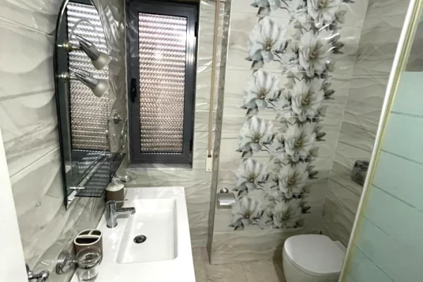 Shtepi me qera Apartament ne Tirane, 2+1, Mobilimi E mobiluar, Pagesa 69,000  Leke.