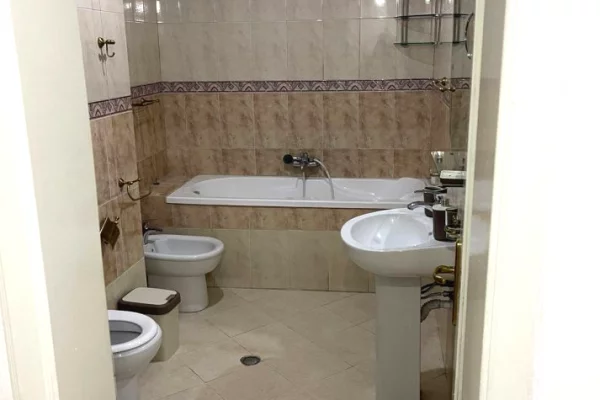 Shtepi me qera Apartament ne Tirane, 2+1, Mobilimi E mobiluar, Pagesa 69,000  Leke.