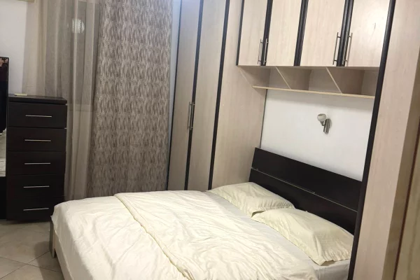Shtepi me qera Apartament ne Tirane, 3+1, Mobilimi E mobiluar, Pagesa 650  Euro.