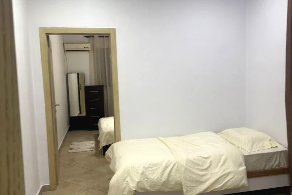 Shtepi me qera Apartament ne Tirane, 3+1, Mobilimi E mobiluar, Pagesa 650  Euro.