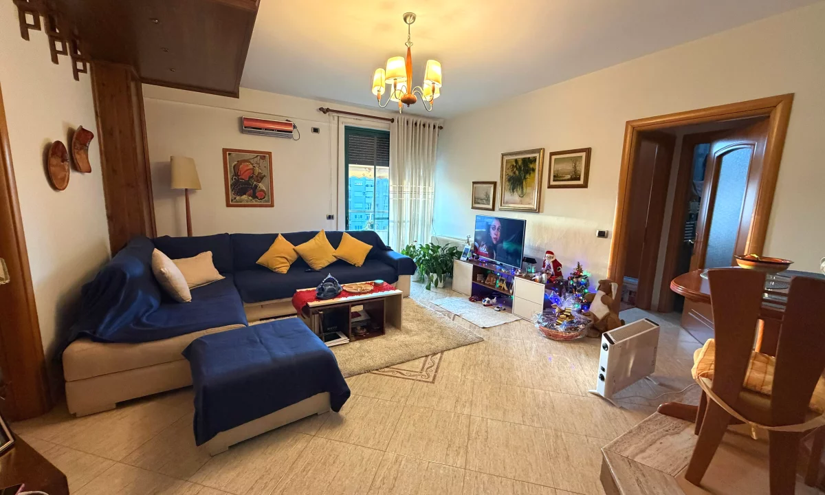 Shtepi ne shitje Apartament ne Tirane, 2+1, Mobilimi E mobiluar, Pagesa 220,000  Euro.