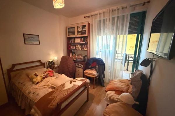Shtepi ne shitje Apartament ne Tirane, 2+1, Mobilimi E mobiluar, Pagesa 220,000  Euro.