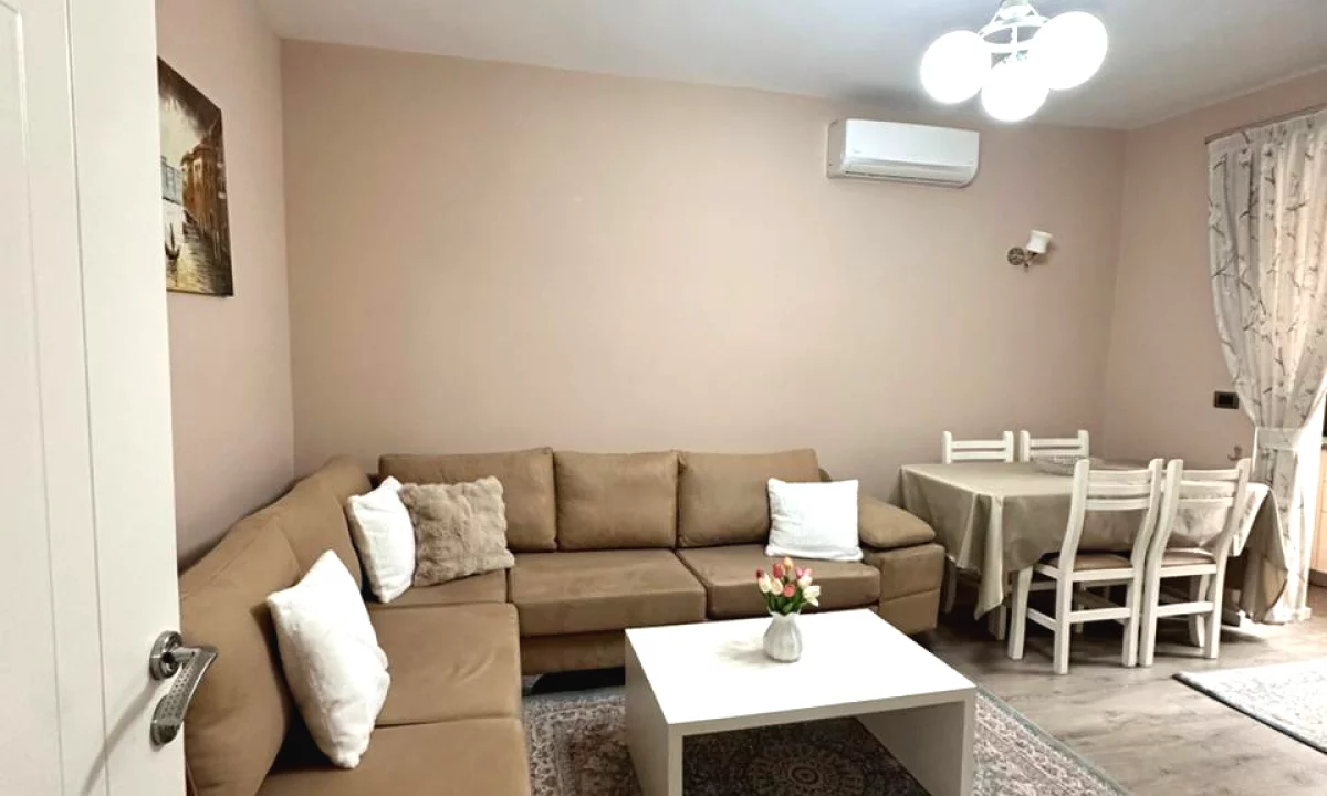 Shtepi me qera Apartament ne Tirane, 2+1, Mobilimi E mobiluar, Pagesa 650  Euro.