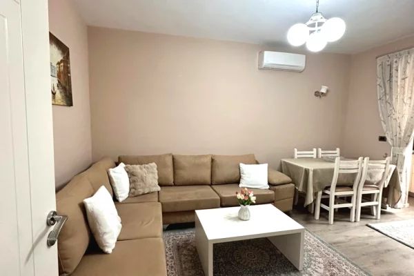 Shtepi me qera 2+1 ne Tirane - 650 Euro
