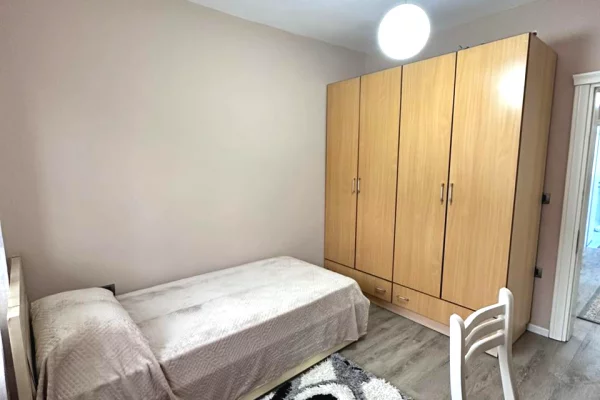 Shtepi me qera Apartament ne Tirane, 2+1, Mobilimi E mobiluar, Pagesa 650  Euro.