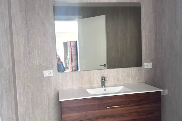 Shtepi me qera Apartament ne Tirane, 2+1, Mobilimi Pjeserisht e mobiluar, Pagesa 70,000  Leke.