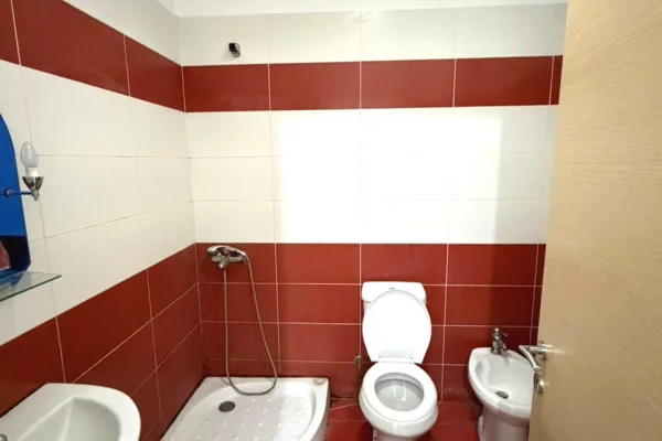 Shtepi me qera Apartament ne Tirane, 2+1, Mobilimi E mobiluar, Pagesa 50,000  Leke.