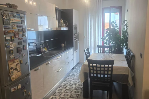 Shtepi me qera 2+1 ne Tirane - 50,000 Leke