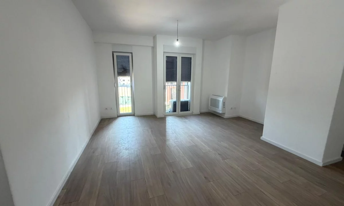 Ambient biznesi me qera 3+1 ne Tirane - 40,000 Leke