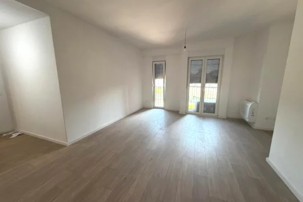 Ambient biznesi me qera 3+1 ne Tirane - 40,000 Leke