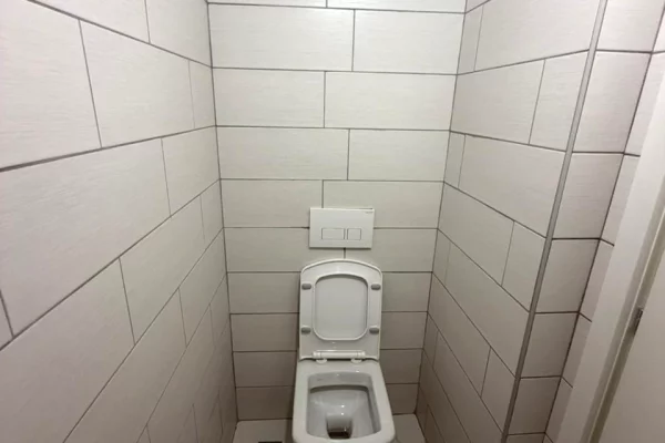 Rruga Jordan Misja,jepet me qera ambient biznesi per zyra,me sip.50m2bosh.40,000Leke (neto)