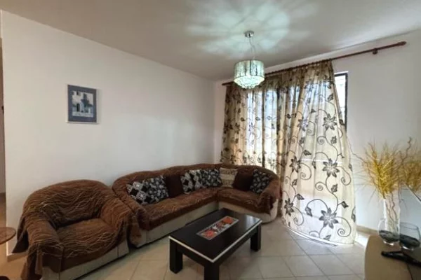 Shtepi me qera 2+1 ne Tirane - 45,000 Leke