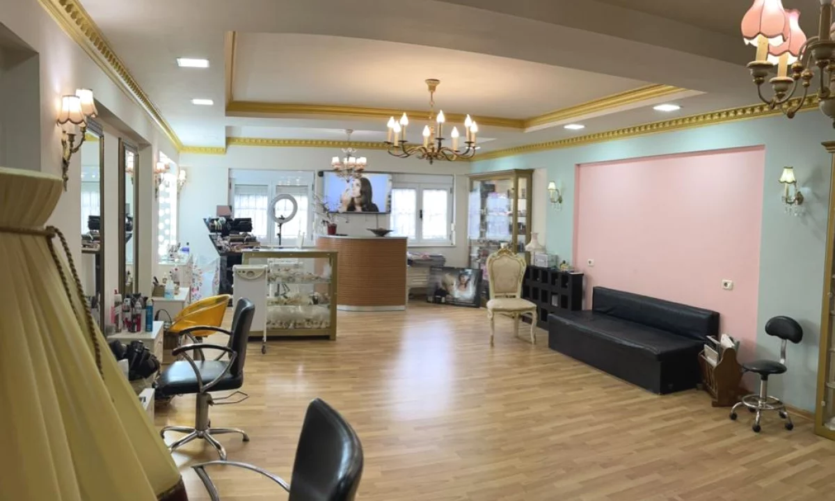 Ambient biznesi me qera 3+1 ne Tirane - 1,500 Euro