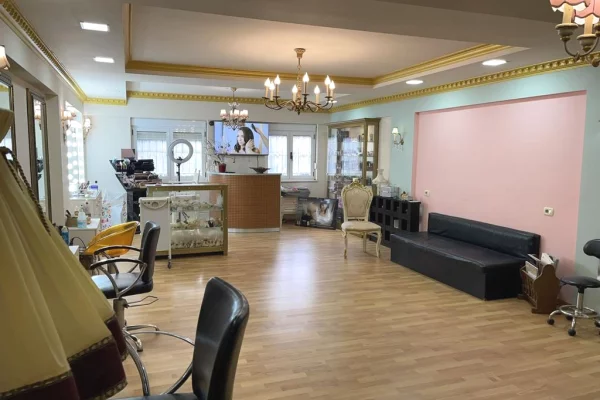 Ambient biznesi me qera 3+1 ne Tirane - 1,500 Euro