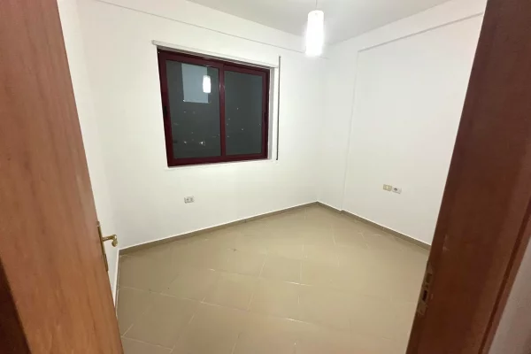 Shtepi me qera 3+1 ne Tirane - 60,000 Leke