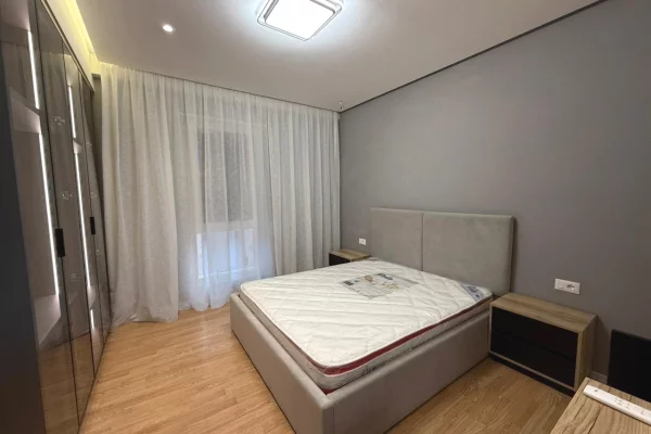 Shtepi me qera Apartament ne Tirane, 2+1, Mobilimi E mobiluar, Pagesa 1,200  Euro.