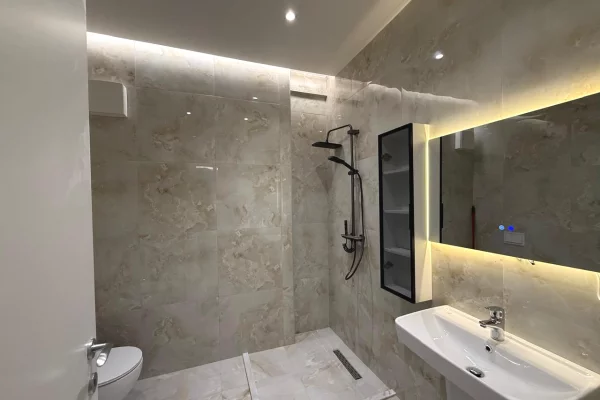 Shtepi me qera Apartament ne Tirane, 2+1, Mobilimi E mobiluar, Pagesa 1,200  Euro.