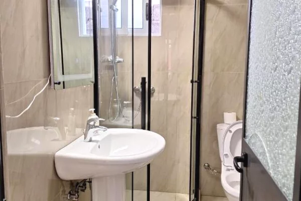 Shtepi me qera Vila Luksoze ne Tirane, 1+1, Mobilimi E mobiluar, Pagesa 600  Euro.