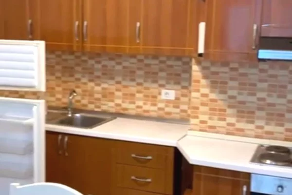 Shtepi me qera 2+1 ne Tirane - 65,000 Leke