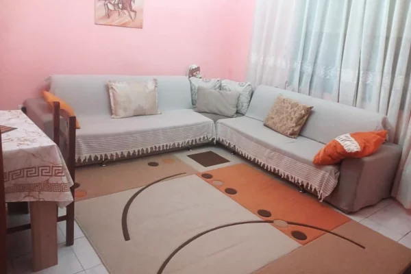 Shtepi me qera 2+1 ne Tirane - 550 Euro