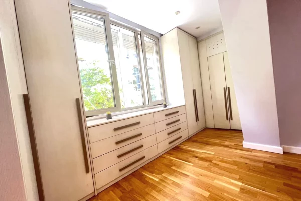 Shtepi me qera Apartament ne Tirane, 2+1, Mobilimi E mobiluar, Pagesa 1,200  Euro.