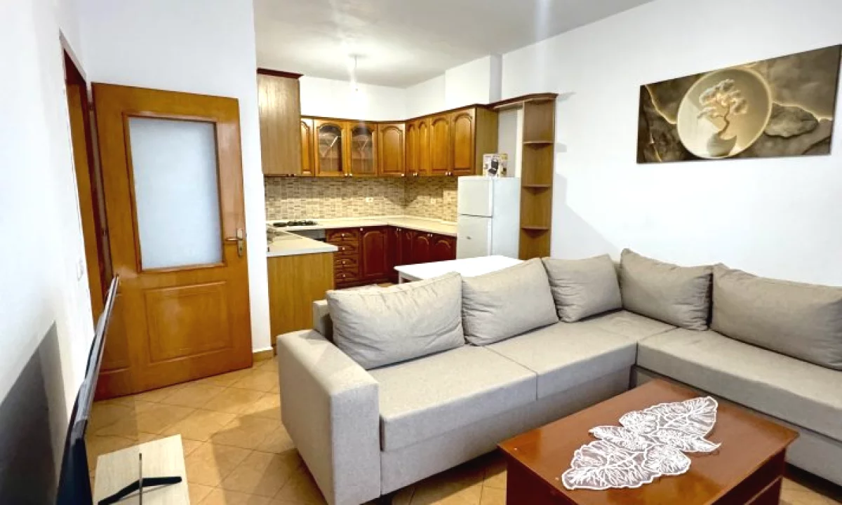 Shtepi me qera Apartament ne Tirane, 2+1, Mobilimi E mobiluar, Pagesa 50,000  Leke.