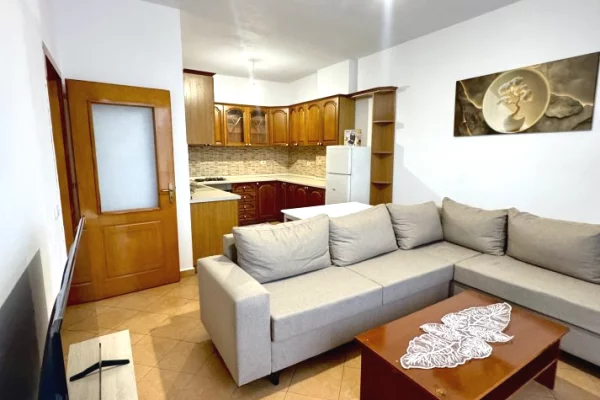 Shtepi me qera 2+1 ne Tirane - 50,000 Leke