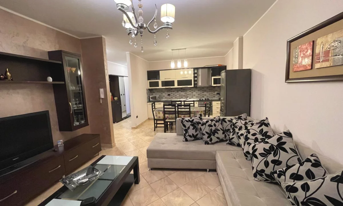 Shtepi me qera Apartament ne Tirane, 2+1, Mobilimi E mobiluar, Pagesa 700  Euro.