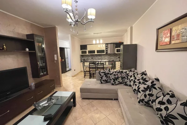 Shtepi me qera 2+1 ne Tirane - 700 Euro