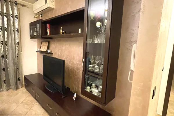 Shtepi me qera 2+1 ne Tirane - 700 Euro