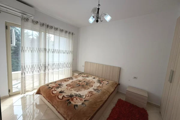 Shtepi me qera Apartament ne Tirane, 2+1, Mobilimi E mobiluar, Pagesa 700  Euro.