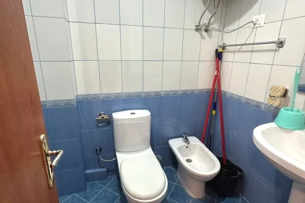 Shtepi me qera Apartament ne Tirane, 2+1, Mobilimi E mobiluar, Pagesa 40,000  Leke.