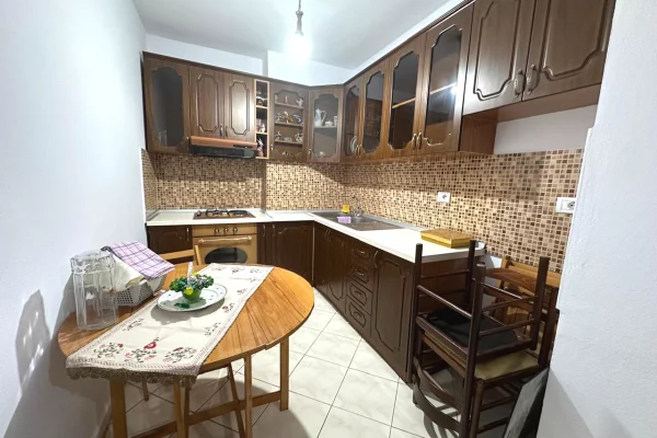 🏢Don Bosko,prane Xhamise jepet me qera apartament 2+1+2,i mobiluar : 40,000Leke